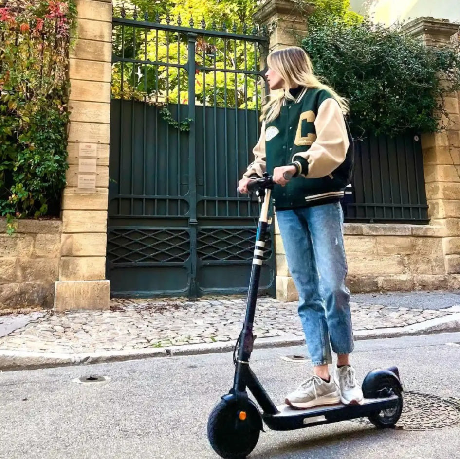 26lb Ultra-Light E-Scooter W - Hidden Handle - 22 Mi Real Range, Folds Fast
